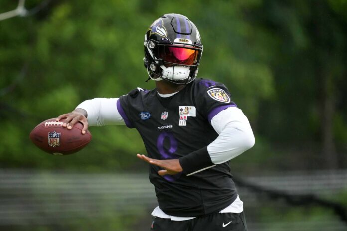 Baltimore Ravens QB Lamar Jackson (8) throwing passes during practice.