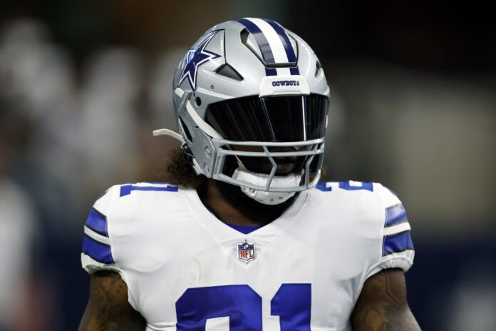 Ezekiel Elliott on the field before the game against the Cincinnati Bengals.