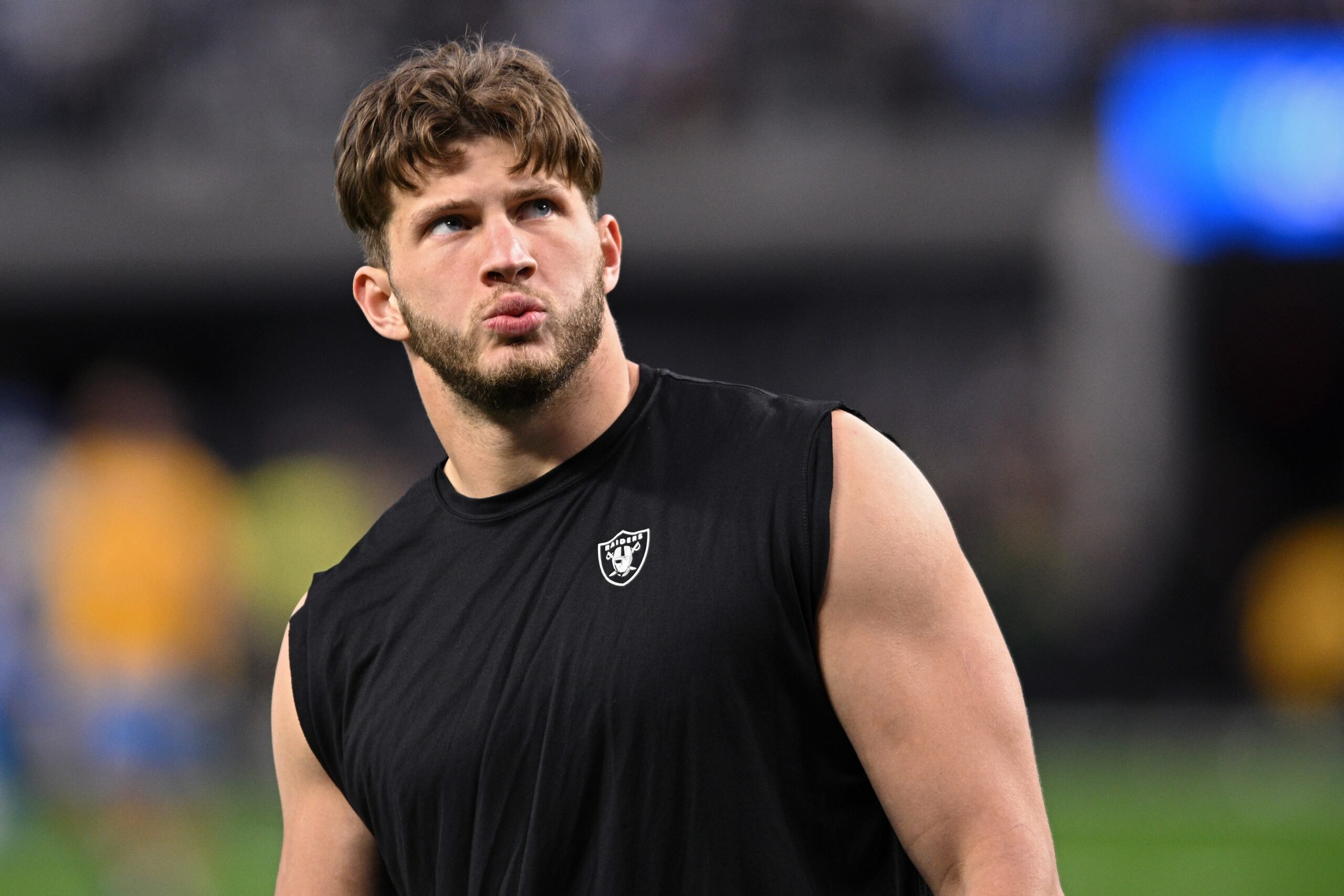 Las Vegas Raiders free agent Foster Moreau reveals cancer