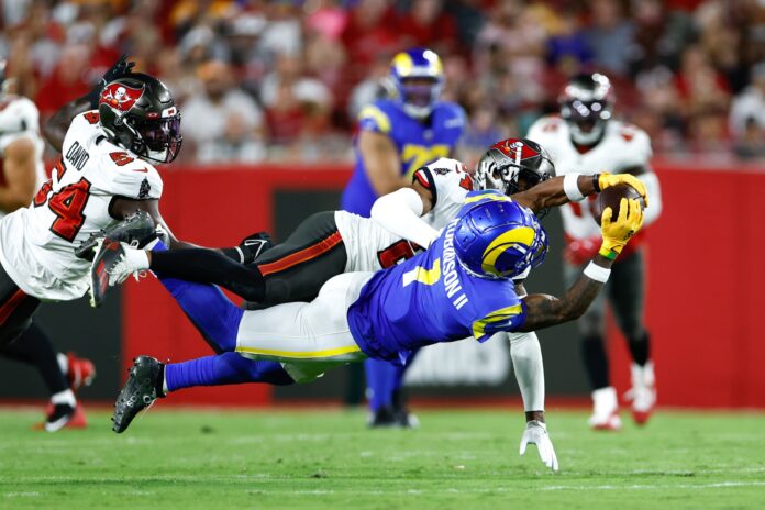 Los Angeles Rams WR Allen Robinson II (1) dives for a reception against the Buccaneers.