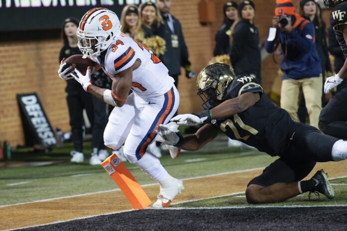 Syracuse running back Sean Tucker (34) squeezes in for the touchdown against Wake Forest.