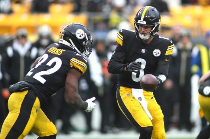 Pittsburgh Steelers QB Kenny Pickett (8) hands the ball off to RB Najee Harris (22).