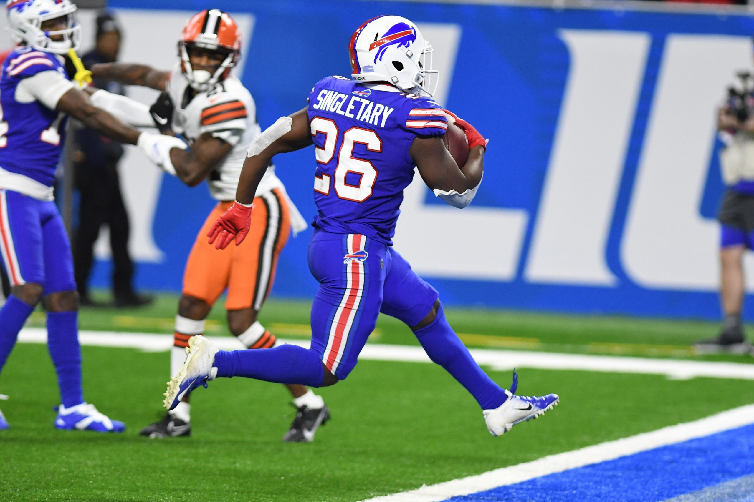 Bills' Devin Singletary, Zack Moss & James Cook look like 3-headed