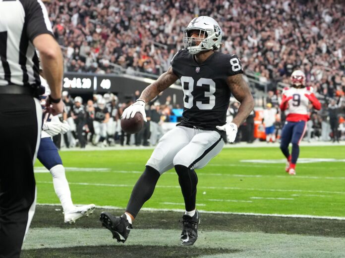 Projecting the 2021 Season for Las Vegas Raiders Tight End Darren Waller