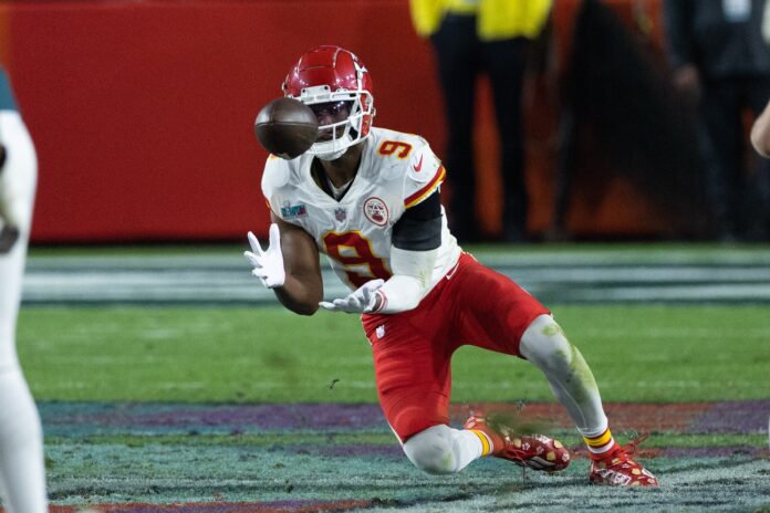 Kansas City Chiefs wide receiver JuJu Smith-Schuster (9) catches a