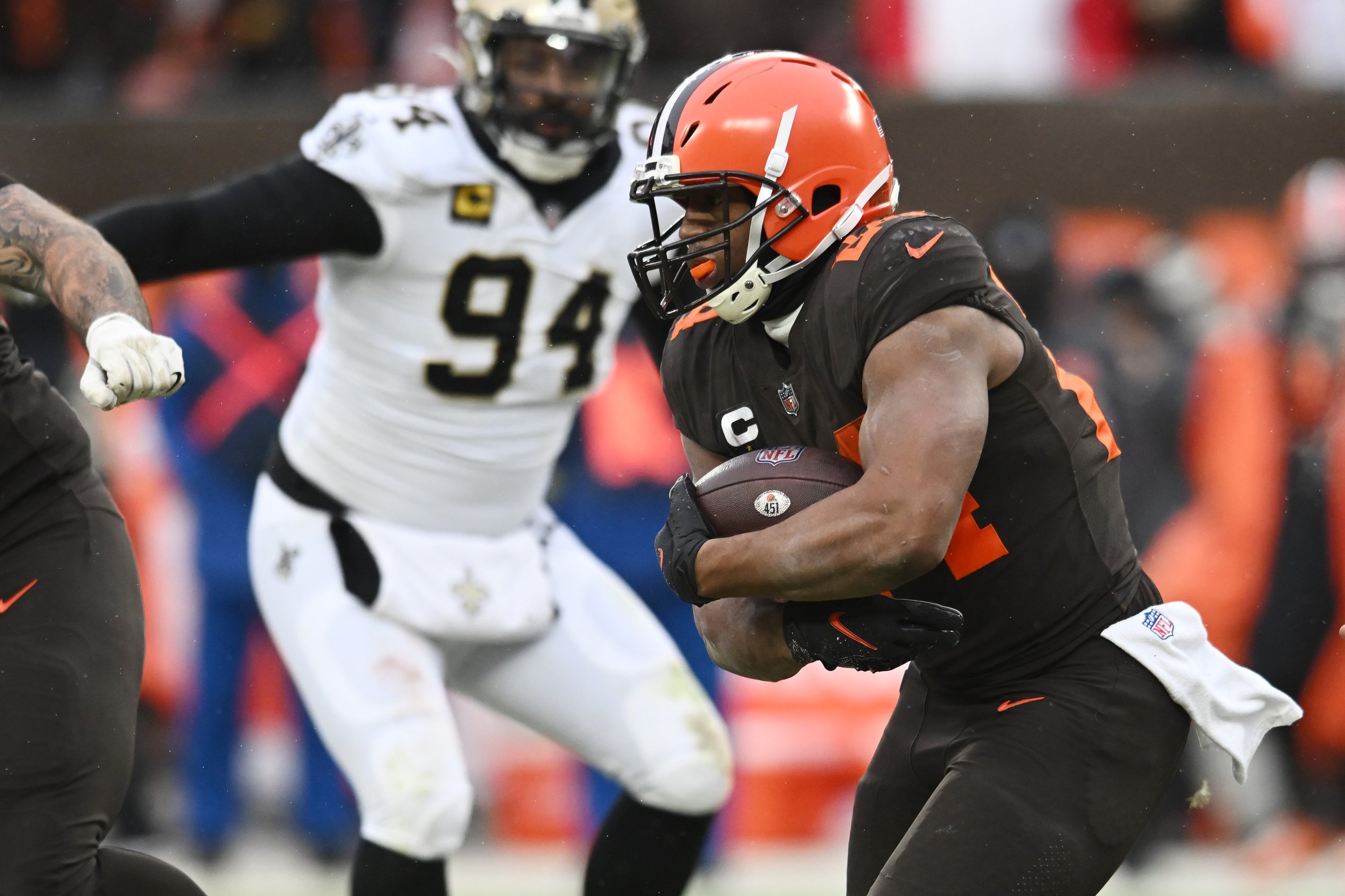 Former NFL LB Takes Major Shot At NFL Over Browns' Nick Chubb Injury