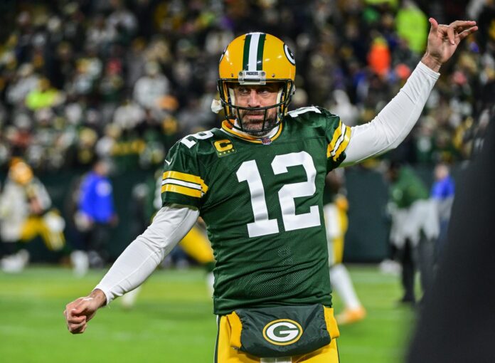 Aaron Rodgers warms up before game against the Los Angeles Rams.