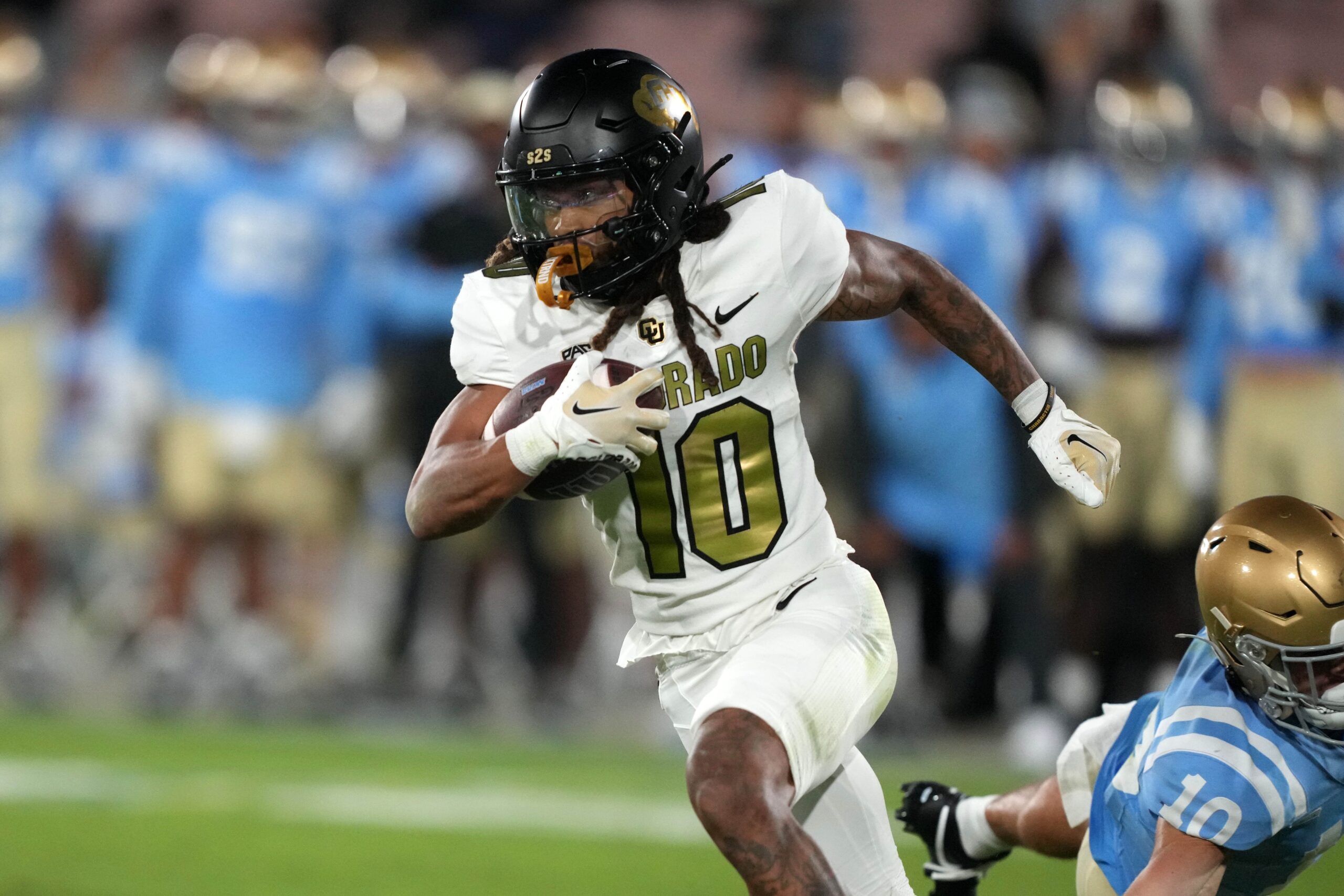Colorado Buffaloes wide receiver Xavier Weaver (10) carries the ball against the UCLA Bruins in the second half at Rose Bowl. UCLA defeated Colorado 28-16. Mandatory Credit: Kirby Lee-USA TODAY Sports
