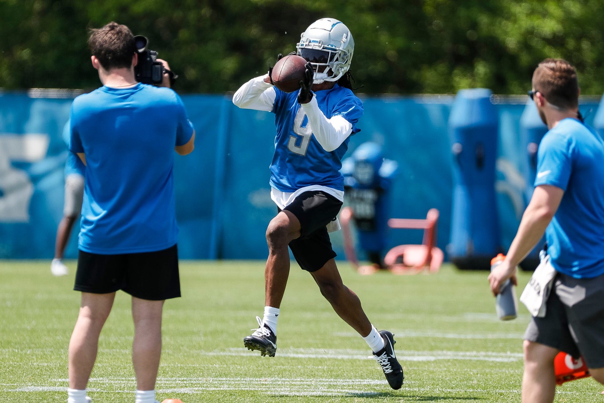 Lions WR Jameson Williams seen offseason training with Amon-Ra St