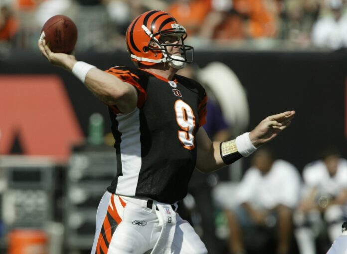 Photo: Cincinnati Bengals Carson Palmer throws a pass at New