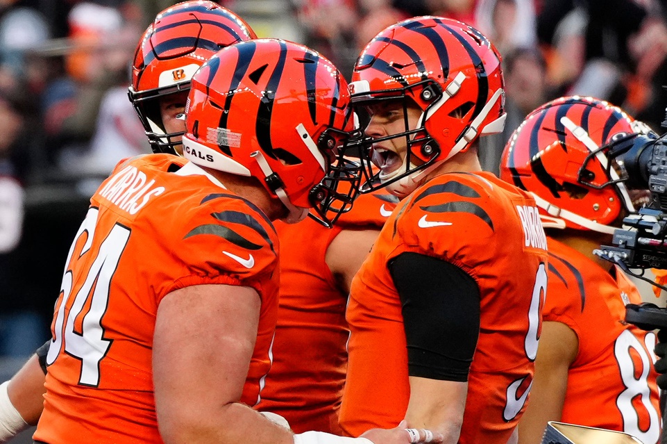 The Bengals celebrate a QB sneak touchdown by quarterback Joe Burrow (9) in the first quarter of a Week 13 NFL game at Paycor Stadium.