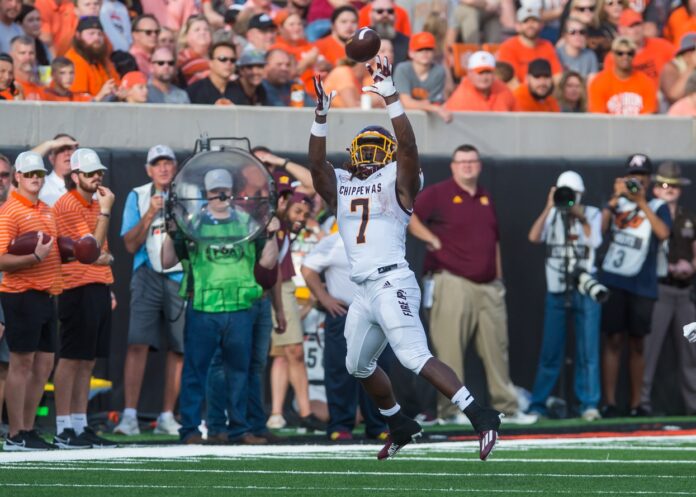 Central Michigan Chippewas running back Lew Nichols III (7) makes a catch during the first quarter against the Oklahoma State Cowboys at Boone Pickens Stadium.