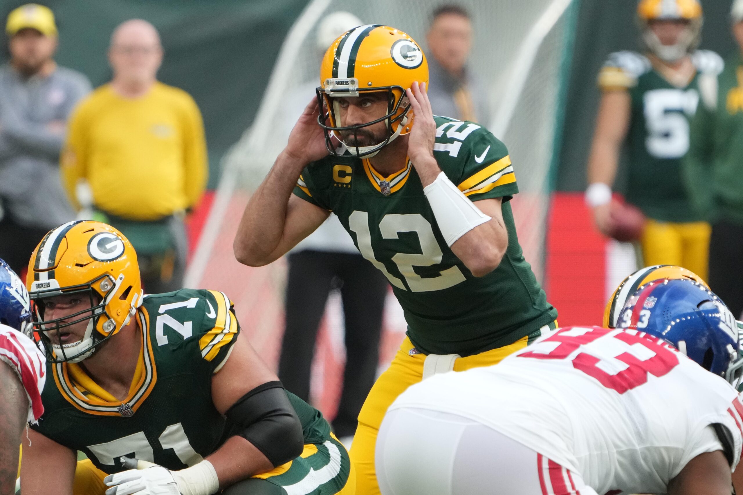 Packers' Aaron Rodgers tweets his amusement over Jets decision 
