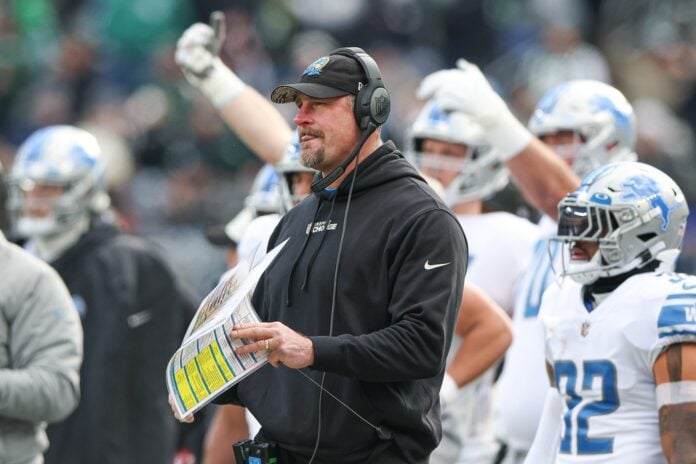 Detroit Lions head coach Dan Campbell and players look on during on a game against the Jets.