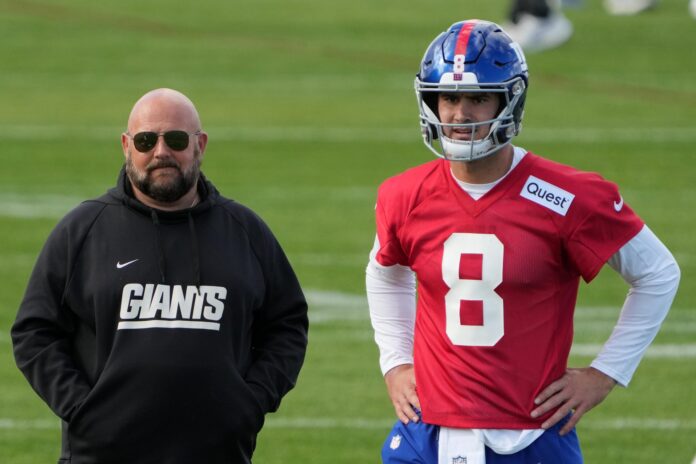 New York Giants head coach Brian Daboll and quarterback Daniel Jones (8) watch during practice.