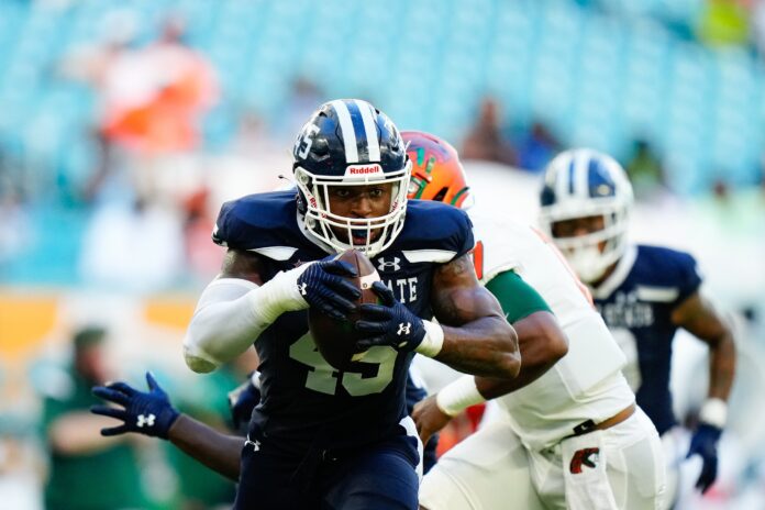 Aubrey Miller Jr. runs the ball against the Florida A&M Rattlers during the second half.