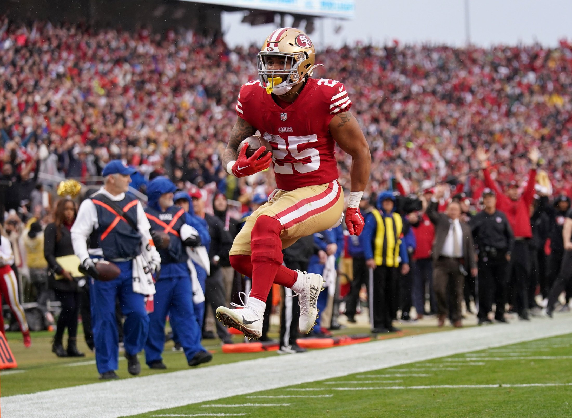 Drafting 49ers RB Elijah Mitchell in fantasy football is a smart move