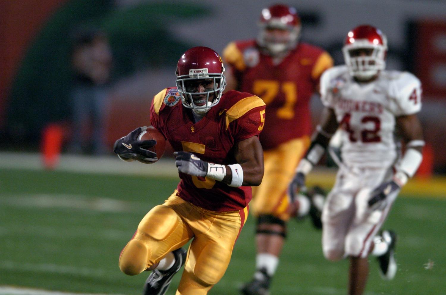 Reggie Bush heads up field on the first play form scrimmage in a 55-19 victory over Oklahoma in the FedEx Orange Bowl.