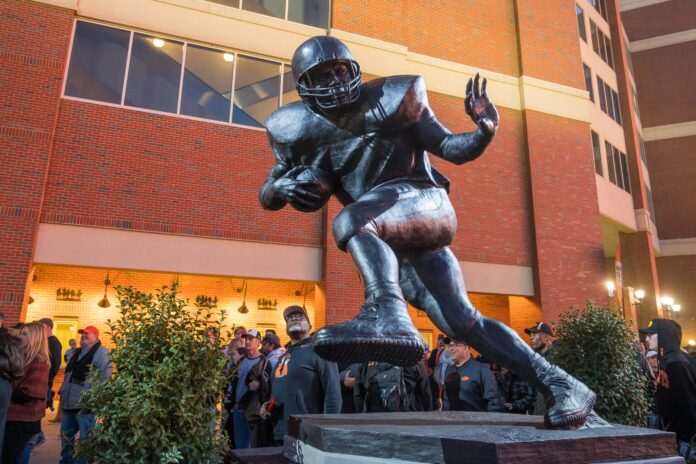 A statue in honor of Barry Sanders is unveiled during a ceremony at Boone Pickens Stadium.
