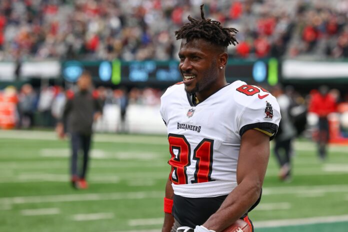 Tampa Bay Buccaneers wide receiver Antonio Brown (81) on the field.