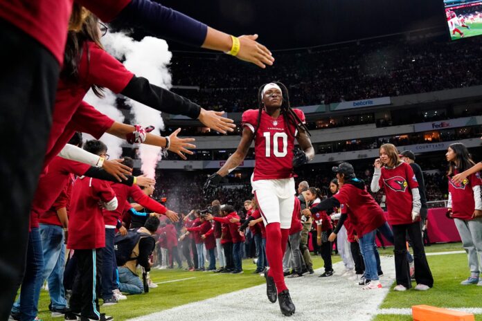 DeAndre Hopkins (10) is introduced prior to the game against the San Francisco 49ers at Estadio Azteca.