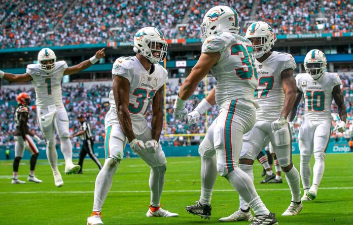 Miami Dolphins RB Raheem Mostert (31) celebrates with teammates after scoring a touchdown.
