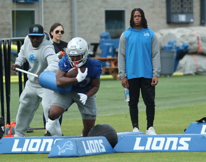 Jahmyr Gibbs watches as Mohamed Ibrahim goes through drills during Rookie Minicamp.