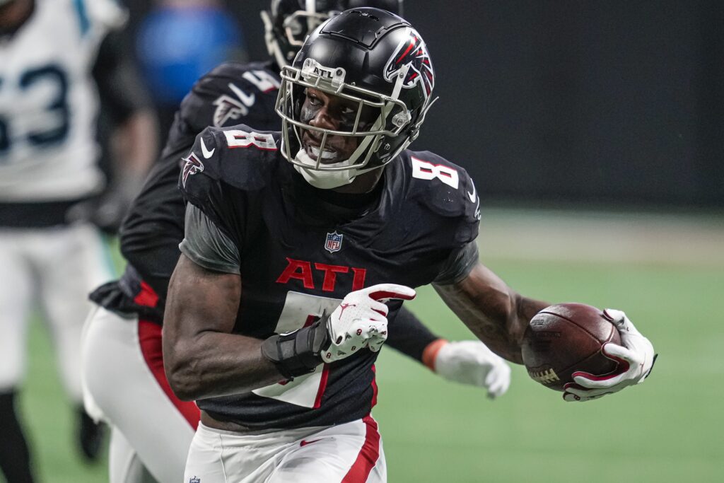 NFC tight end Kyle Pitts of the Atlanta Falcons (8) runs a route against  the AFC