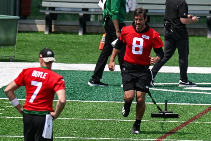 New York Jets QB Aaron Rodgers (8) warming up for OTAs.