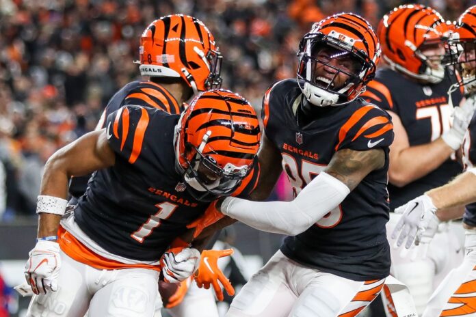 Cincinnati Bengals wide receivers Tee Higgins (85) and Ja'Marr Chase (1) react after a touchdown against the Ravens.