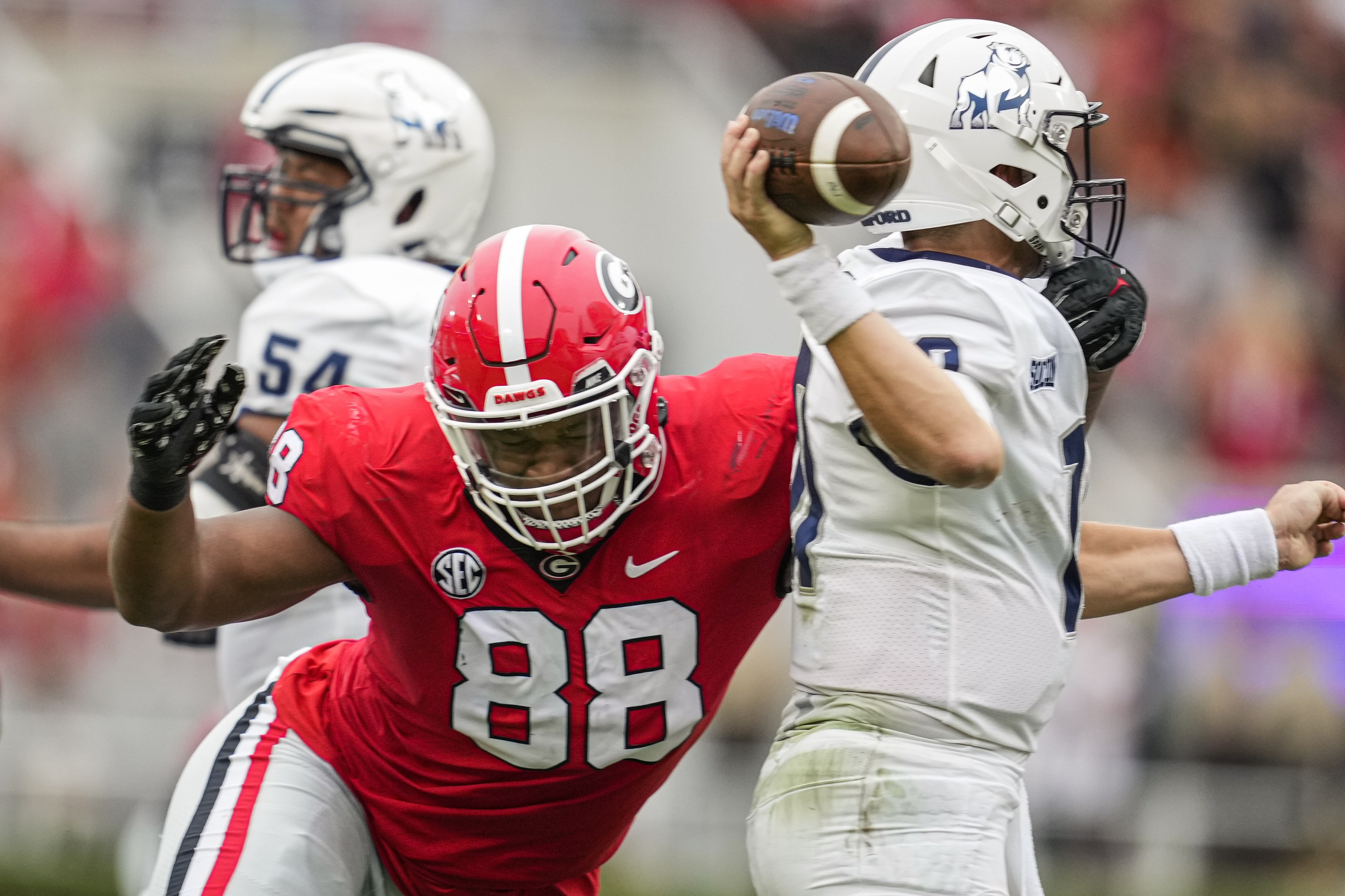 Eagles rookie Jalen Carter feasted on the Buccaneers in front of