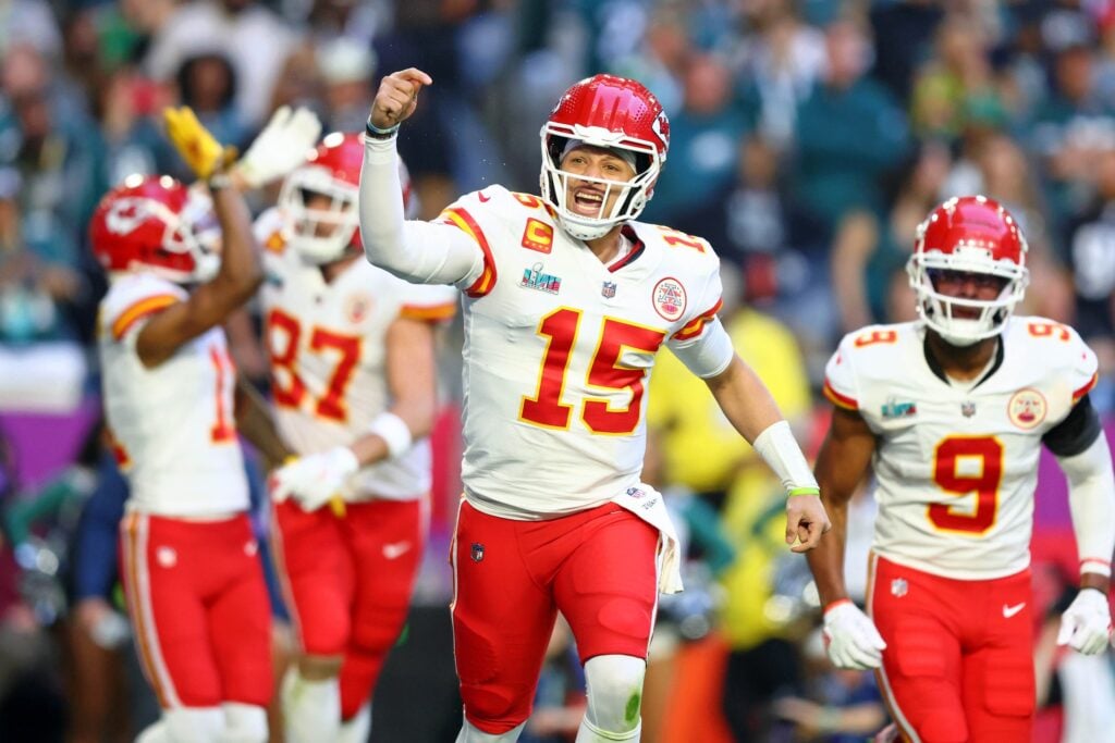 Chiefs tied with Pats for best odds to win Super Bowl : r