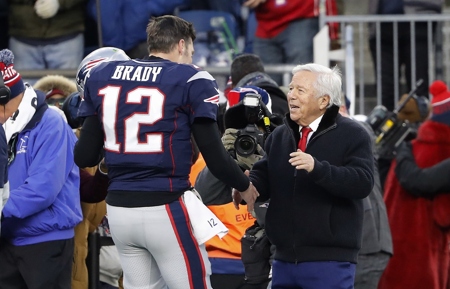 Brady Closes Odd Week Strong As Pats Beat Bengals