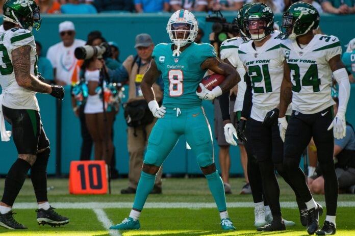 Miami Dolphins safety Jevon Holland (8) takes part in drills at