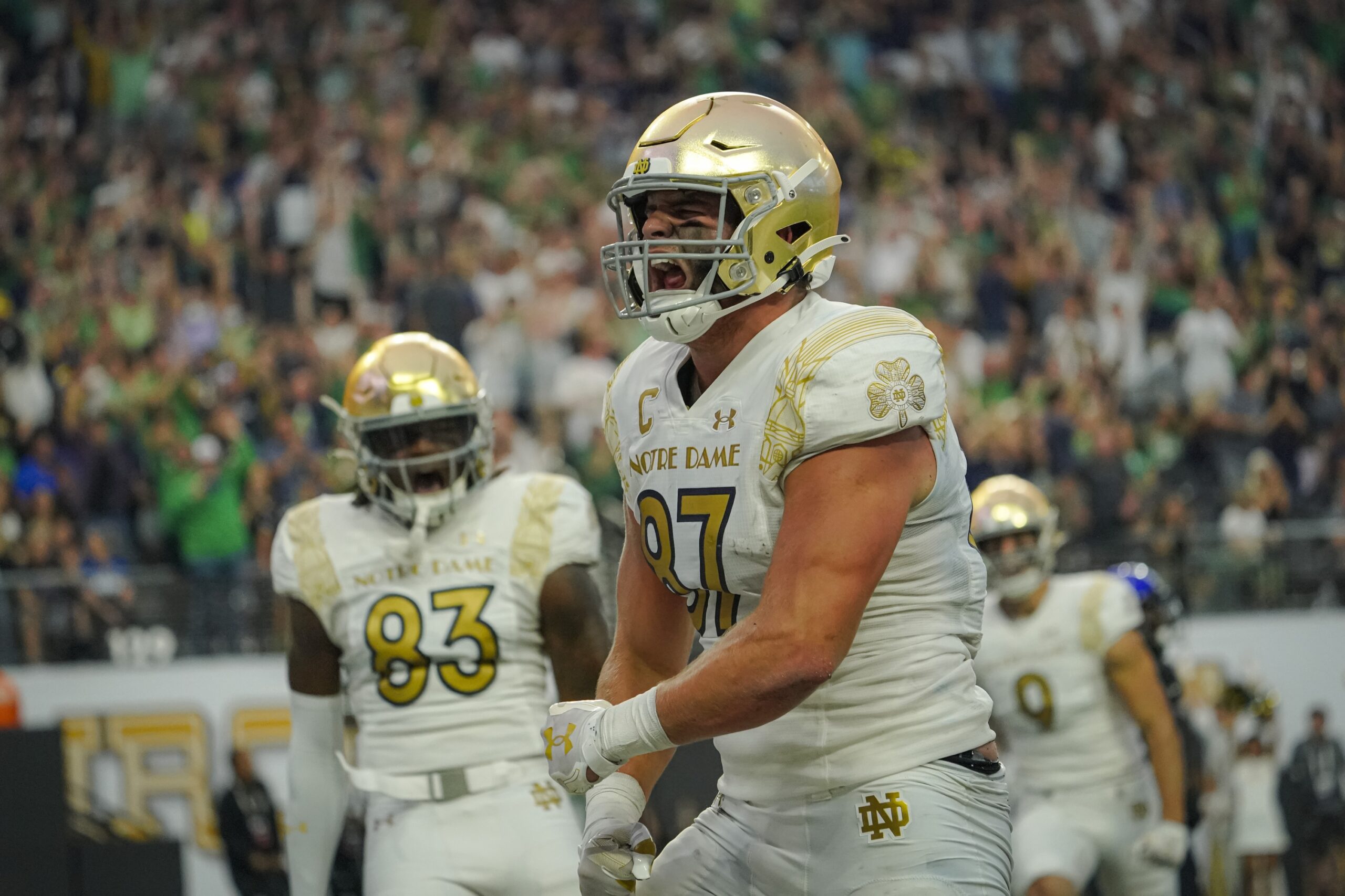 Raiders trade up to No. 35, select Notre Dame TE Michael Mayer