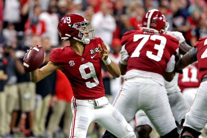 Quarterback Bryce Young throws a pass for Alabama against Georgia in the 2022 national championship game.