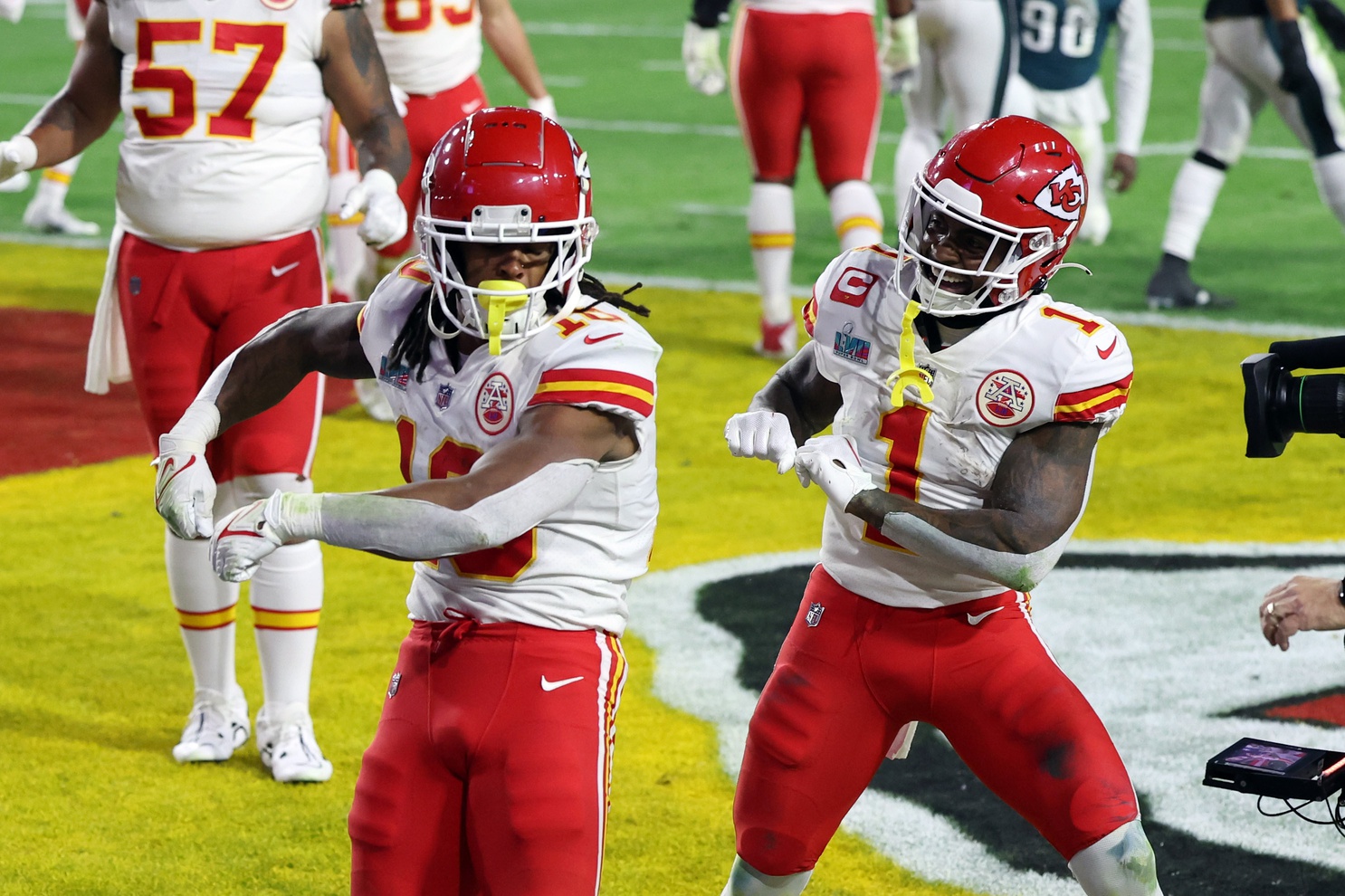 Chiefs Re-Sign RB Jerick McKinnon: What To Make of This Backfield?