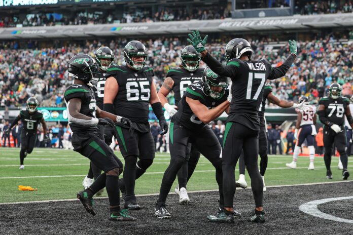 New York Jets wide receiver Garrett Wilson (17) celebrates his touchdown reception with teammates during the first quarter against the Chicago Bears at MetLife Stadium.