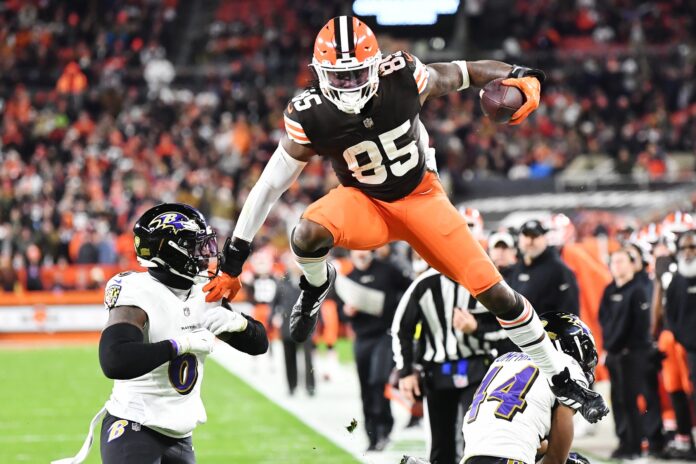 David Njoku Fantasy Outlook: Why a Crowded Cleveland Browns Offense Might  Doom Their Top TE