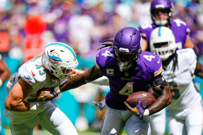 Minnesota Vikings RB Dalvin Cook (4) runs the ball against the Miami Dolphins.
