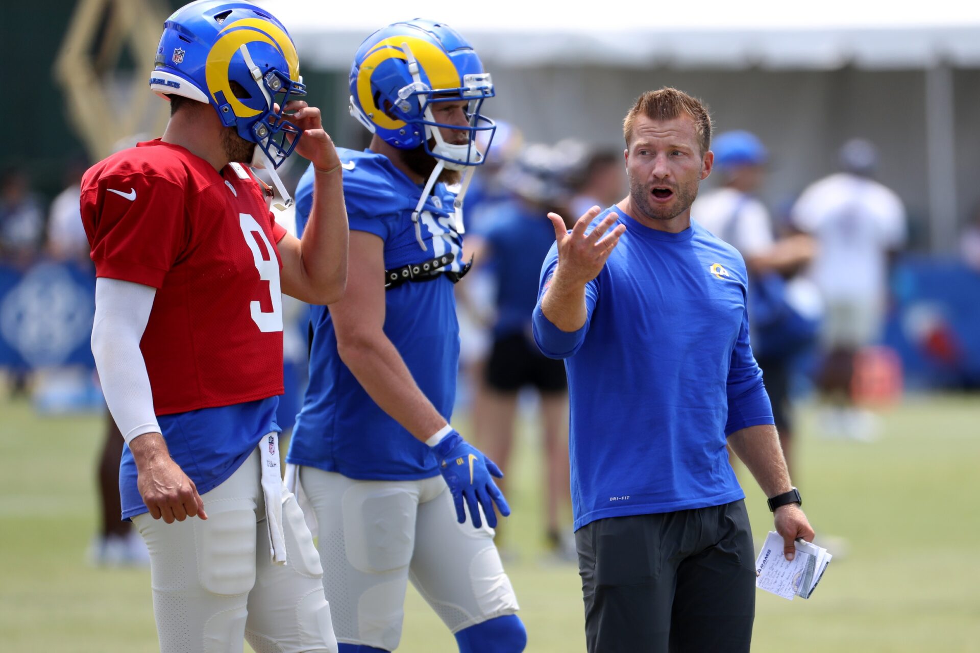 Los Angeles Rams head coach Sean McVay talks to quarterback Matthew Stafford and wide receiver Cooper Kupp during training camp.