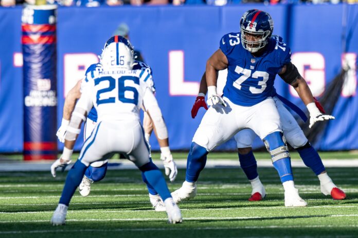 New York Giants OT Evan Neal (73) prepares to block against the Indianapolis Colts during a play.