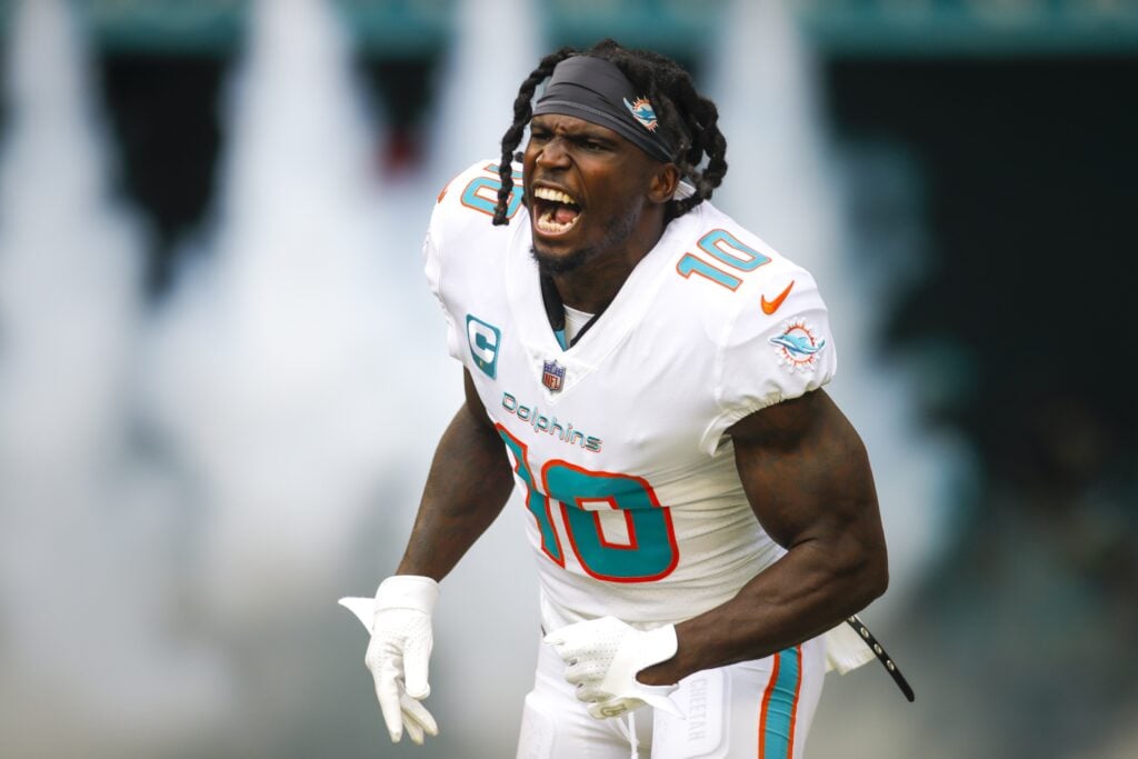 Tyreek Hill breaks Miami Dolphins single-season receiving yards record