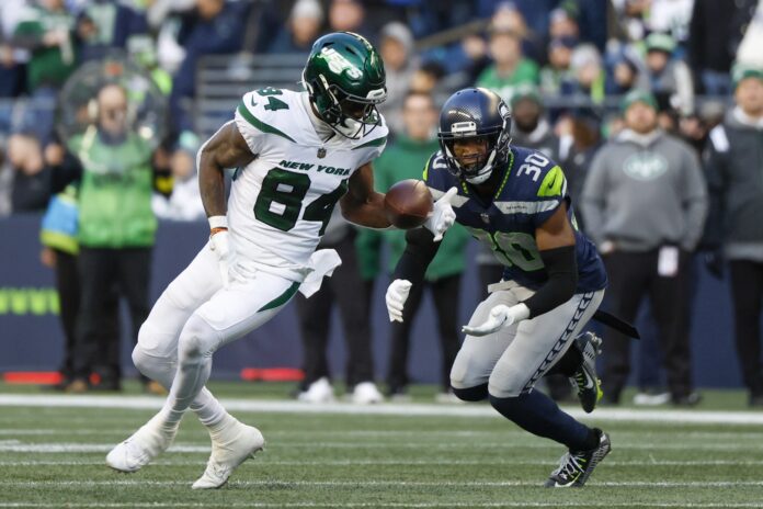New York Jets WR Corey Davis (84) catches a pass against the Seattle Seahawks.