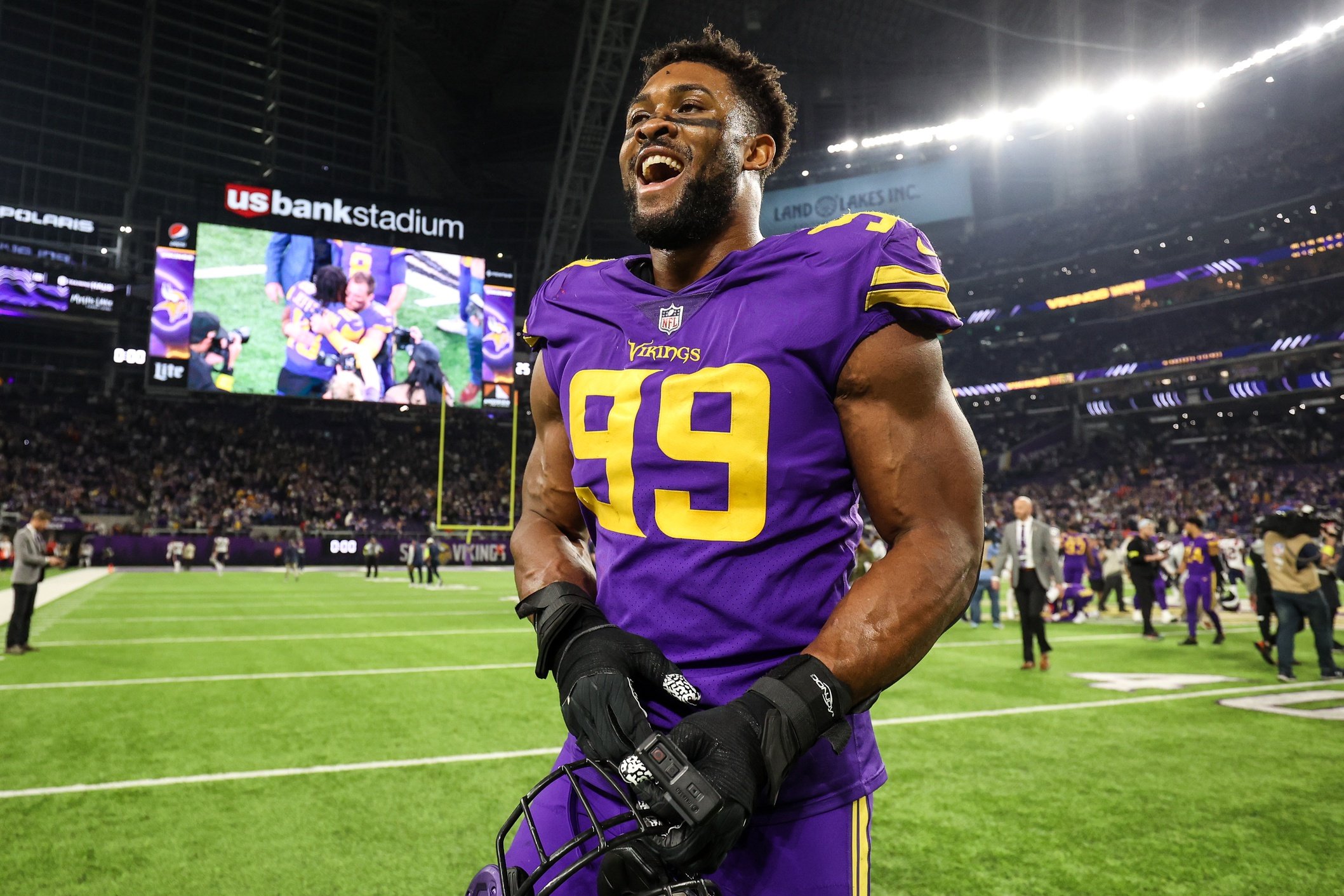 Vikings' Hunter is happy to be over the contract hump, for now