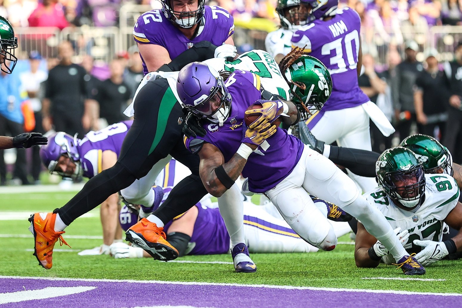Running back Dalvin Cook (4) pushes into the end zone against the New York Jets.