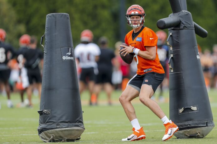 Cincinnati Bengals quarterback Joe Burrow (9) rushes into the end