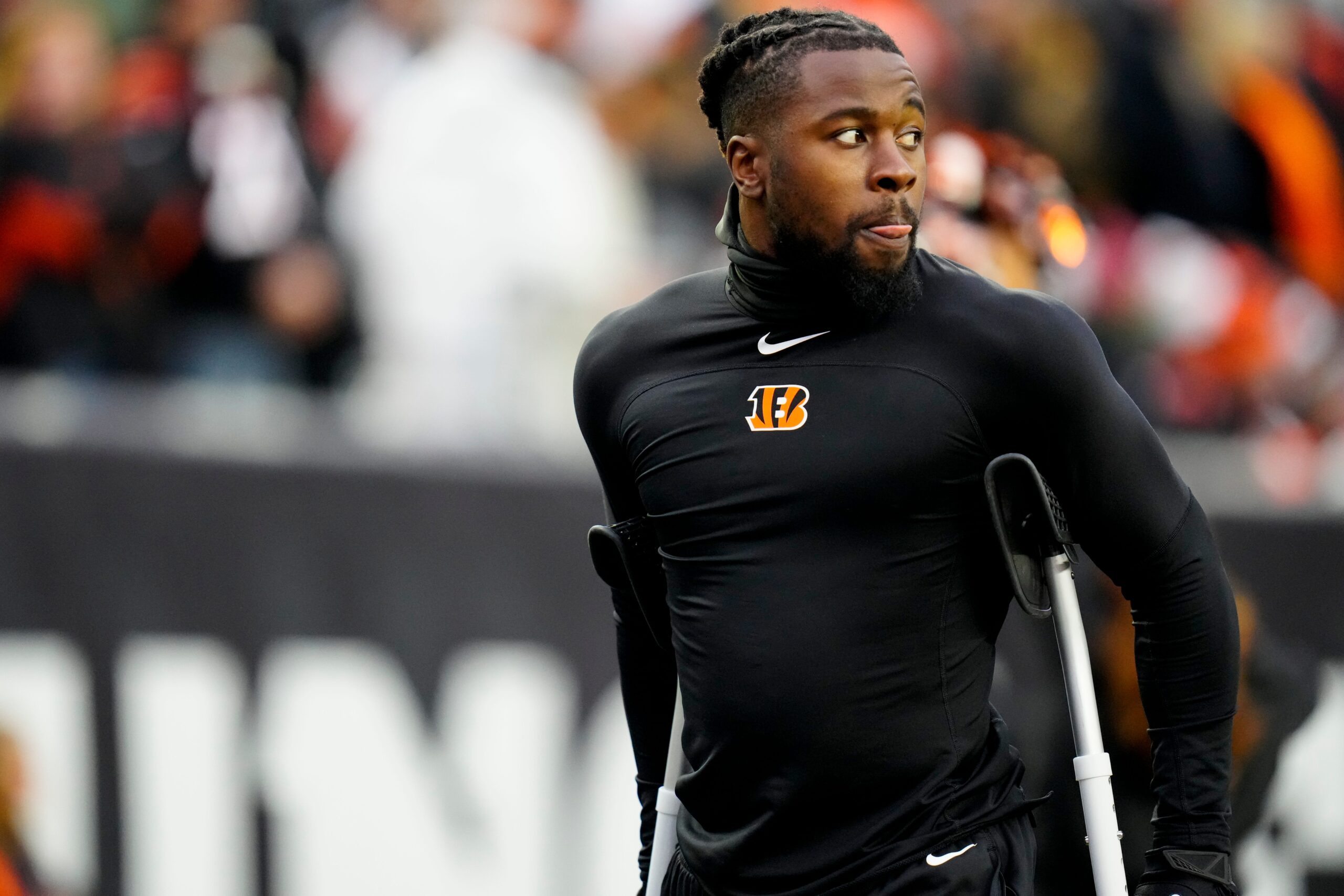 Chidobe Awuzie arrives for Bengals wearing his mission across his