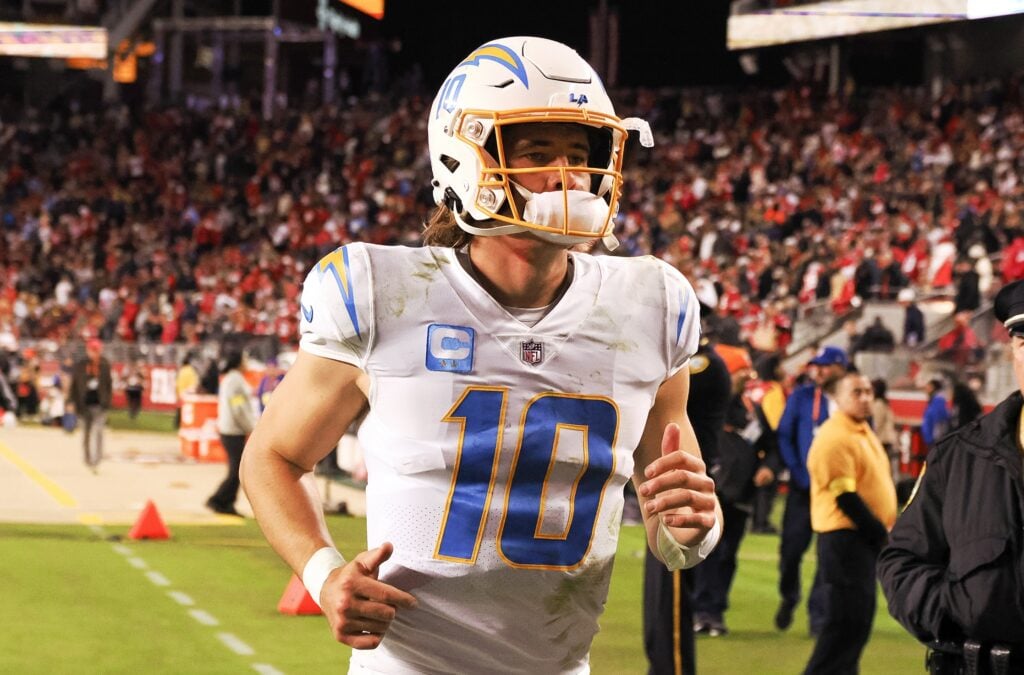 Justin Herbert's 3 TD passes lead the L.A. Chargers past Kansas