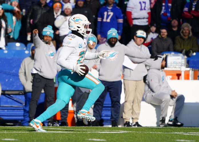 PFF MIA Dolphins on Twitter: Passer rating when targeting #Dolphins  cornerback Xavien Howard by season: 2016 - 94.3 2017 - 66.8 2018 - 62.6  ❌